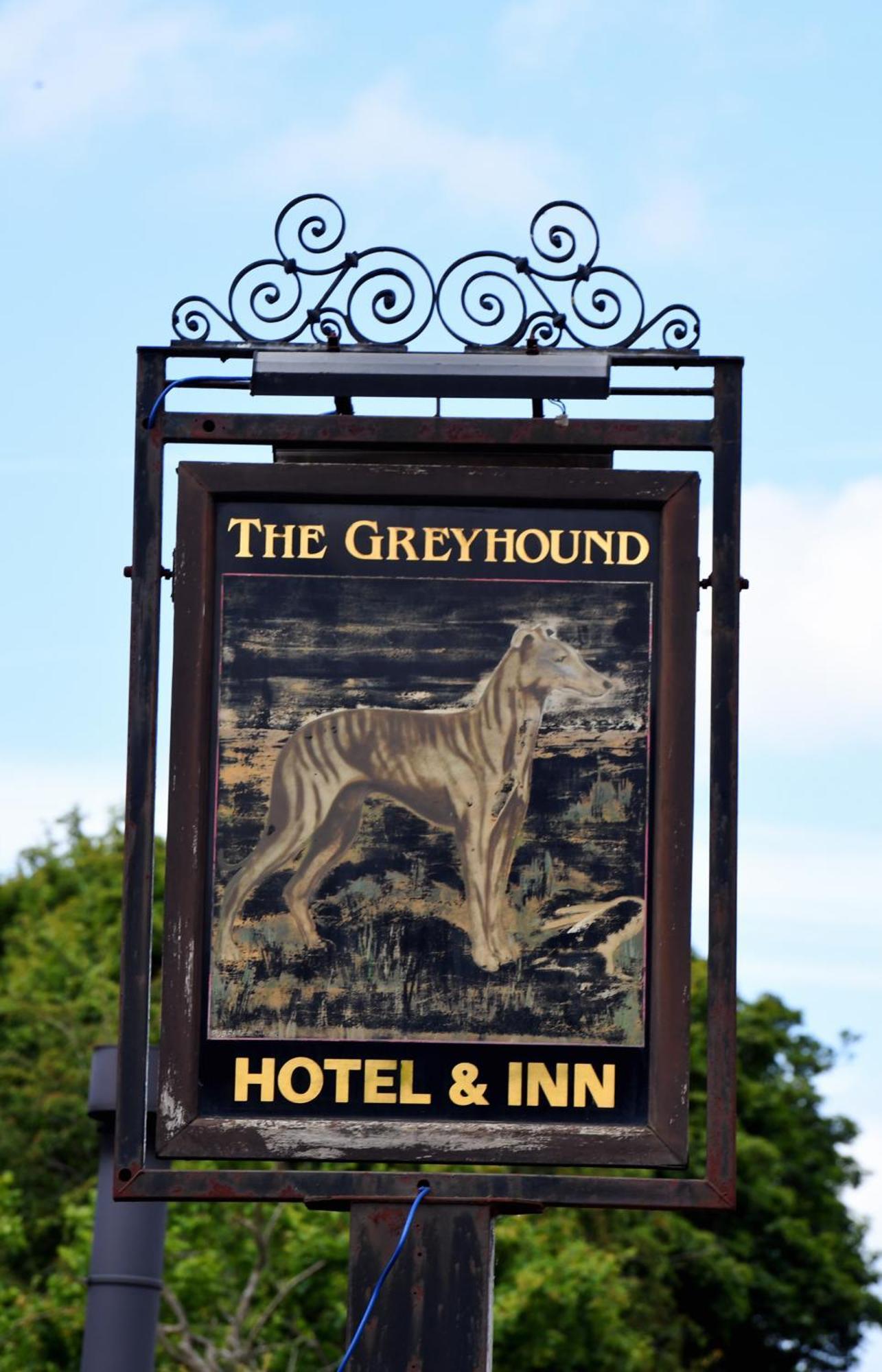 The Greyhound Inn And Hotel Usk Exterior photo